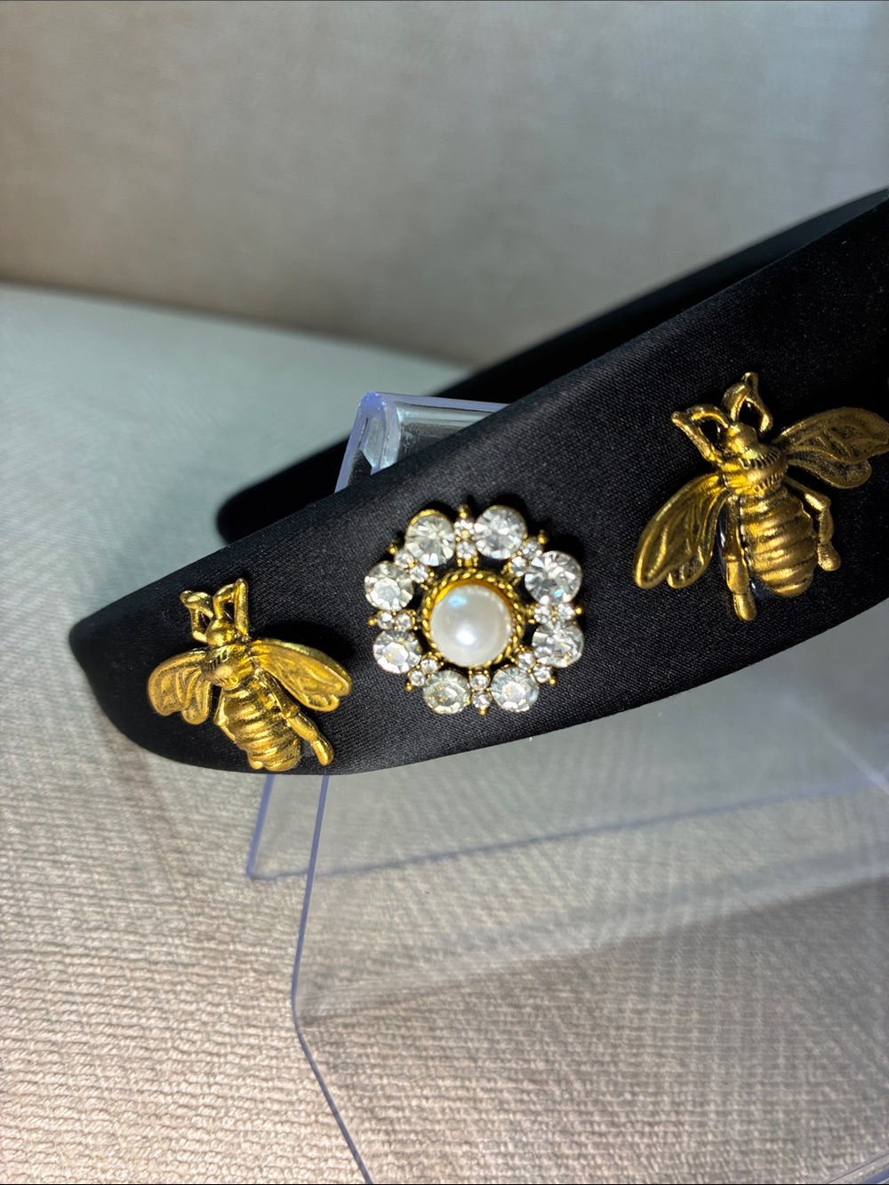 Source Unknown Black Satin Headband with Gold Bee and Pearl Details - Picture 4 of 10